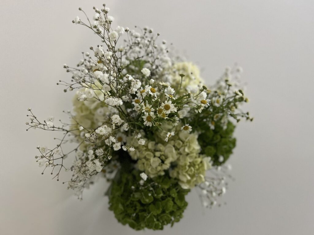 Finally, the chamomile is added. Just a few bunches as accents!